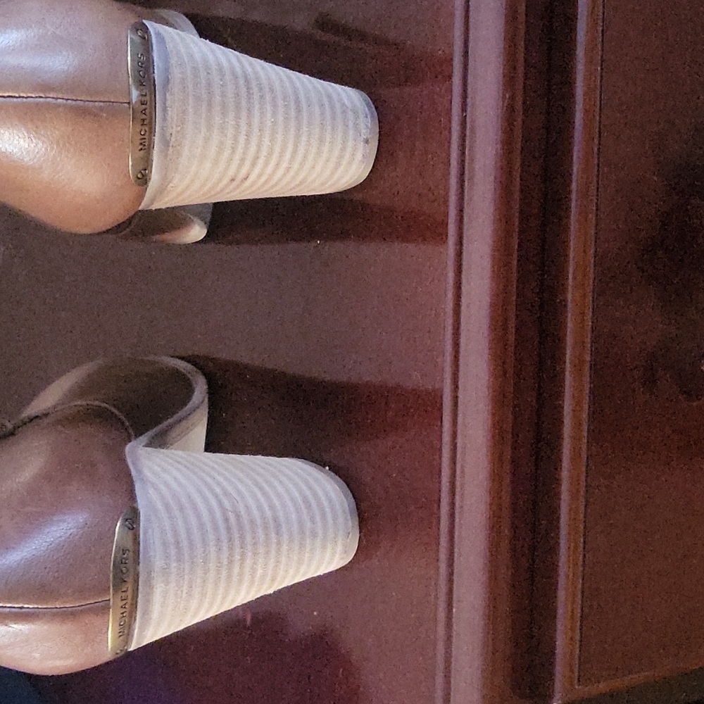 Shoes - Picture 3 of 4